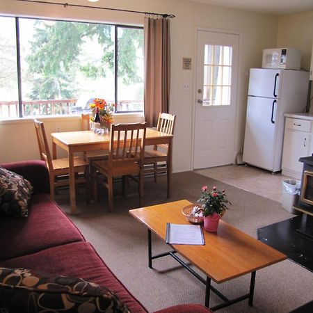 Green Acres Lakeside Resort Salt Spring Island Ganges Exterior foto